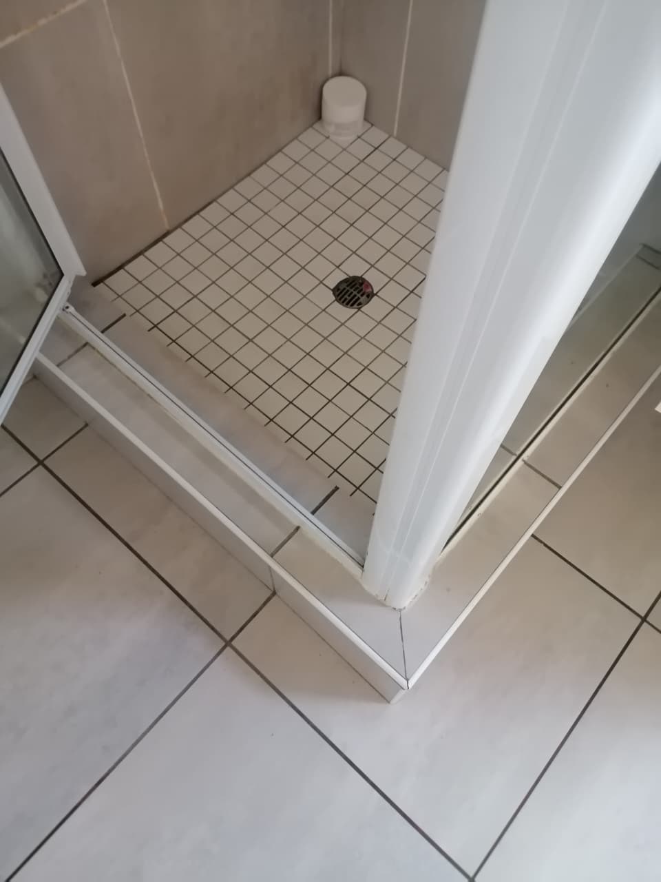 APARTMENT BATHROOM DEEP CLEAN — AFTER
